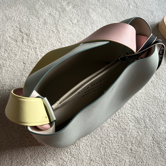 Acne Studios Musubi Midi Tote in Pale Blue and Pink - Picture 12 of 15